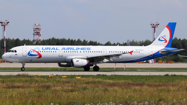 RA-73845:Airbus A321:Уральские авиалинии